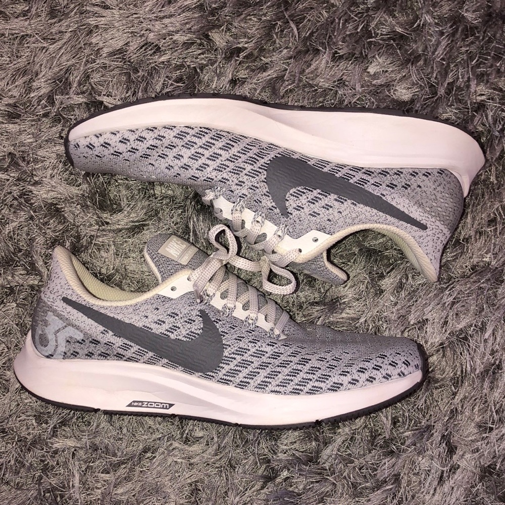 Nike Women’s Air Zoom Pegasus tennis shoes